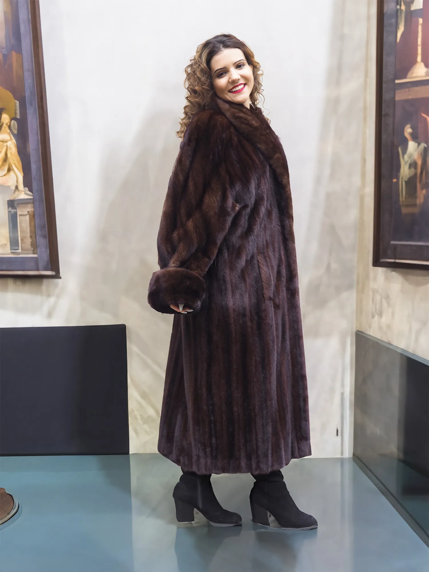 Luxurious Mahogany Lunaraine Canadian Mink Fur Coat By Creeds L/XL