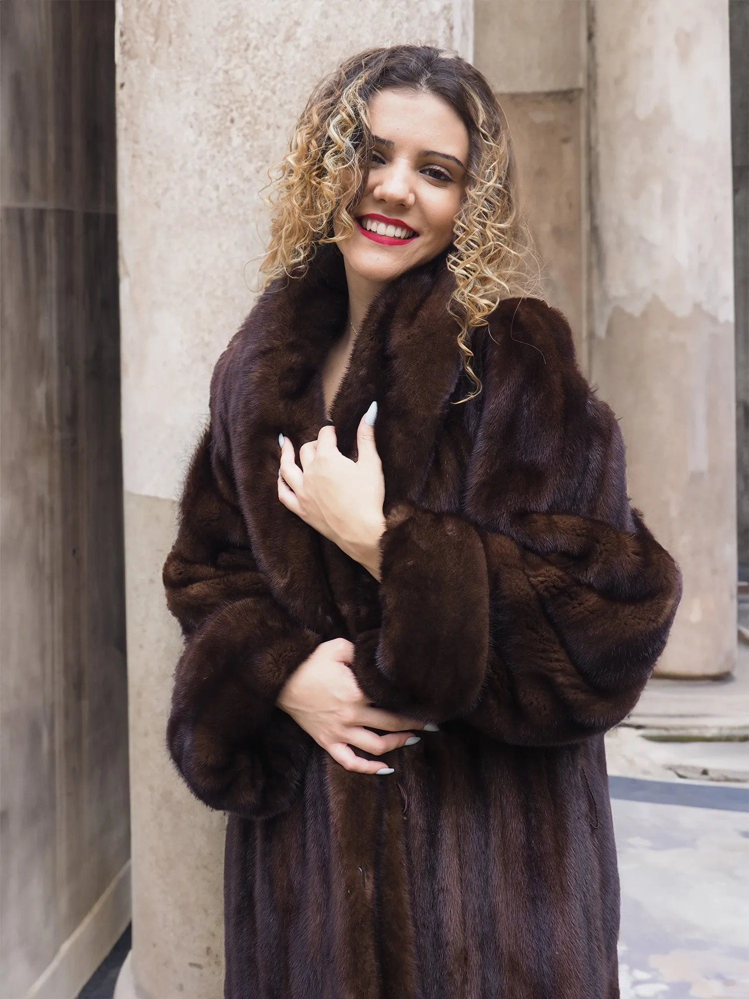 Luxurious Mahogany Lunaraine Canadian Mink Fur Coat By Creeds L/XL